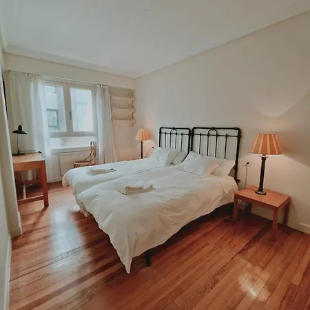 Amplio Piso En La Playa De 135 M2 Con Garaje * Zarautz