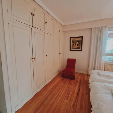 Amplio Piso En La Playa De 135 M2 Con Garaje * Zarautz